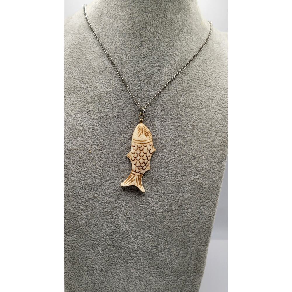 Vintage Hand Carved Bone Fish Pendant Necklace Figural 18in